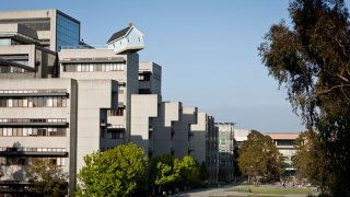 Illustration for article titled There Is a House Sprouting From Atop This 7-Story Building